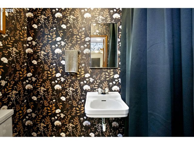 28 Se 111TH Ave, Portland, OR 97216