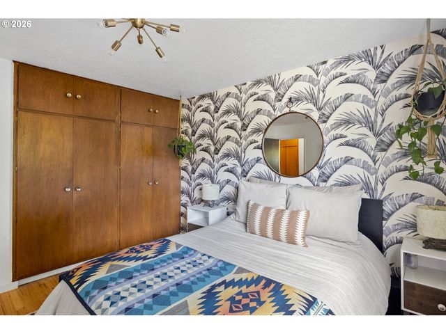 28 Se 111TH Ave, Portland, OR 97216