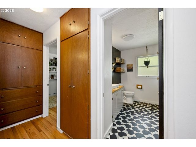 28 Se 111TH Ave, Portland, OR 97216