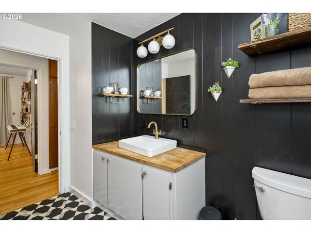 28 Se 111TH Ave, Portland, OR 97216
