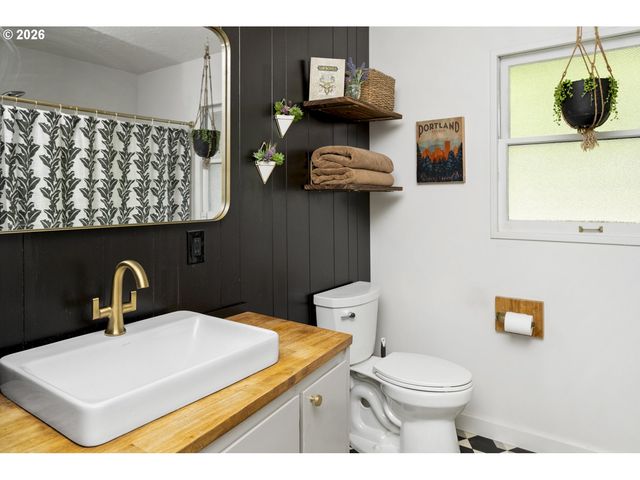 28 Se 111TH Ave, Portland, OR 97216
