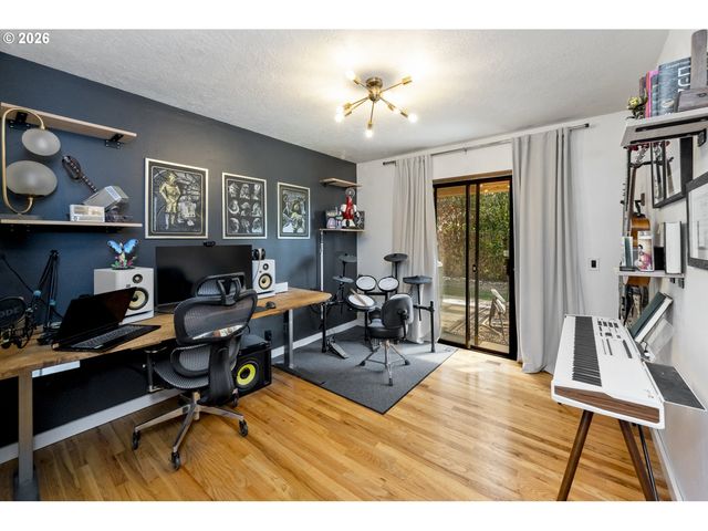 28 Se 111TH Ave, Portland, OR 97216