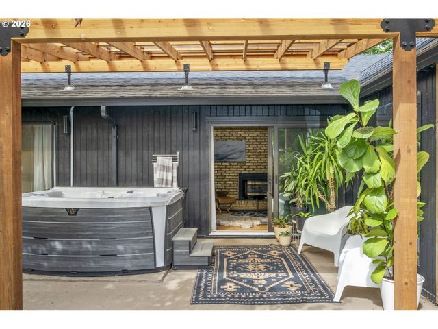 28 Se 111TH Ave, Portland, OR 97216