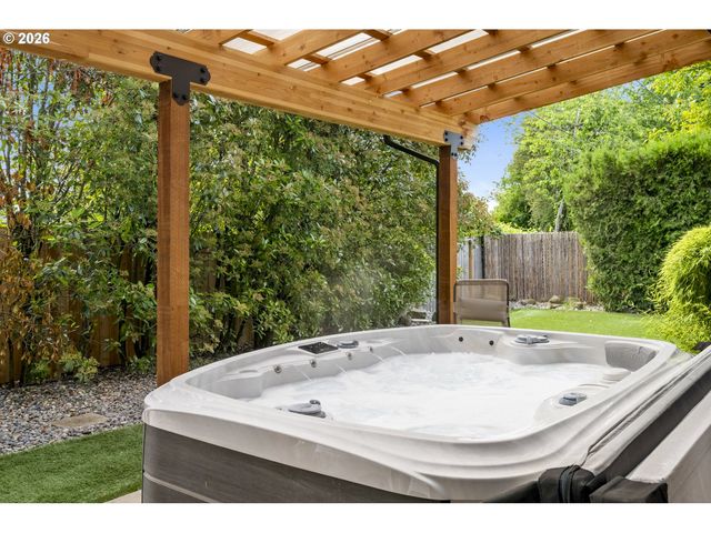 28 Se 111TH Ave, Portland, OR 97216
