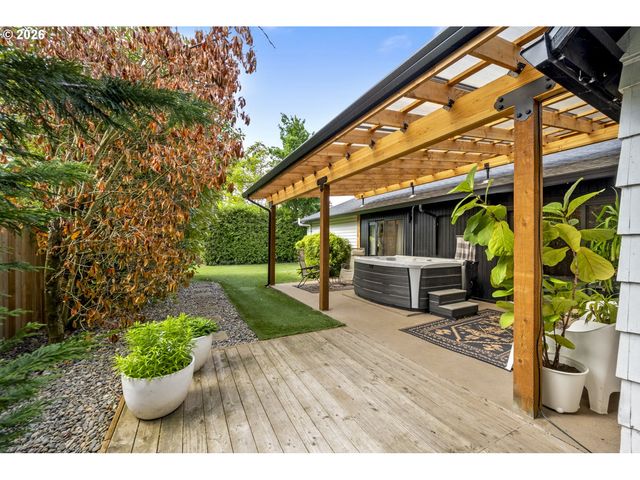 28 Se 111TH Ave, Portland, OR 97216