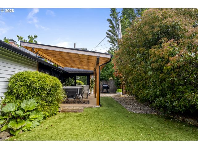 28 Se 111TH Ave, Portland, OR 97216