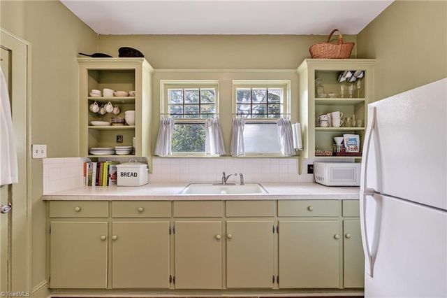 725 Lockland Avenue, Winston-salem, NC 27103