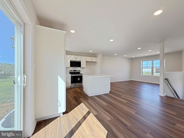10 CHELTENHAM LN, Carlisle, PA 17013