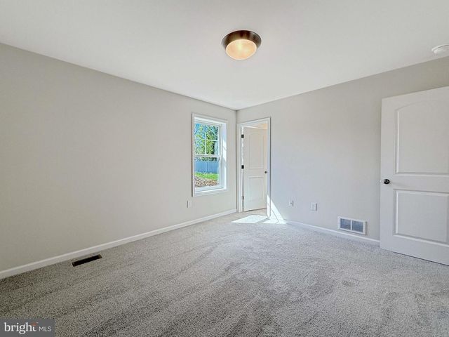 10 CHELTENHAM LN, Carlisle, PA 17013