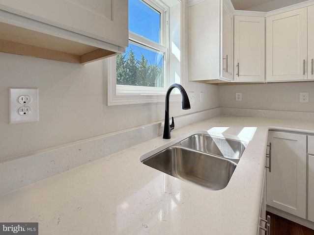 10 CHELTENHAM LN, Carlisle, PA 17013