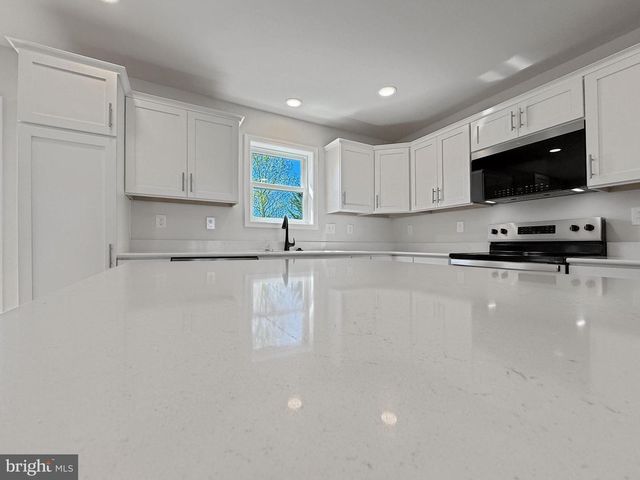 10 CHELTENHAM LN, Carlisle, PA 17013