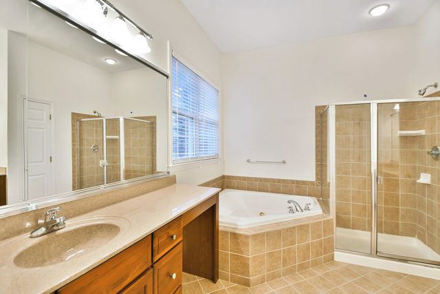 19 EAGLE RIDGE Drive, Hawthorn Woods, IL 60047