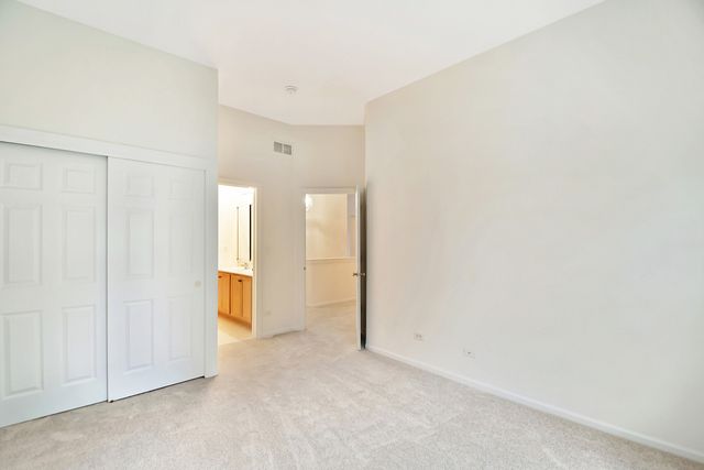 19 EAGLE RIDGE Drive, Hawthorn Woods, IL 60047