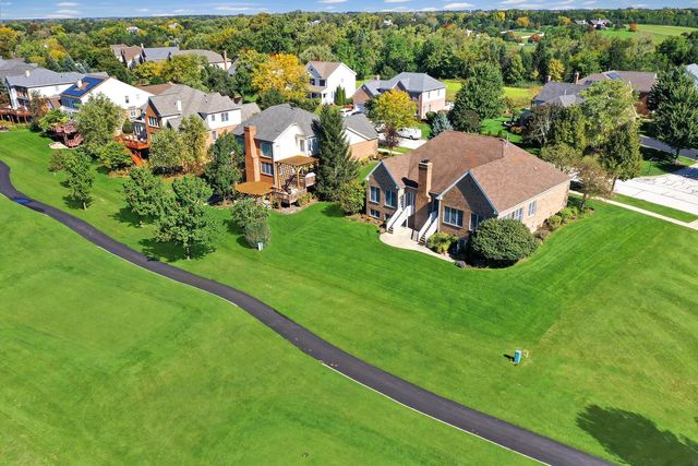 19 EAGLE RIDGE Drive, Hawthorn Woods, IL 60047
