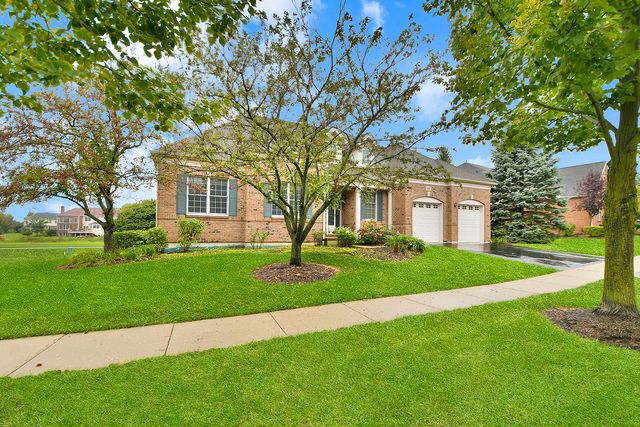 19 EAGLE RIDGE Drive, Hawthorn Woods, IL 60047