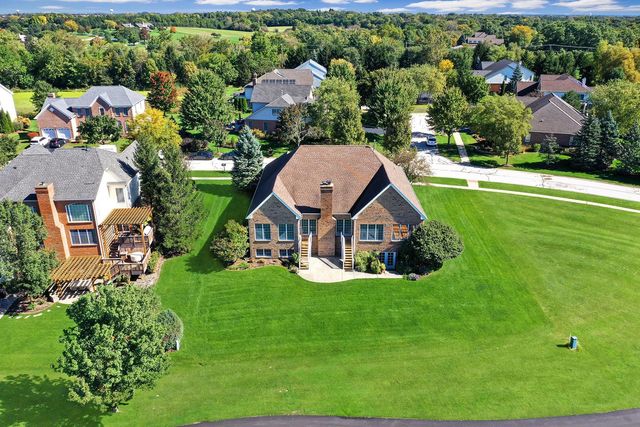 19 EAGLE RIDGE Drive, Hawthorn Woods, IL 60047