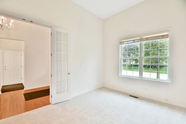 19 EAGLE RIDGE Drive, Hawthorn Woods, IL 60047