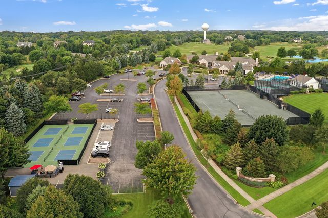 19 EAGLE RIDGE Drive, Hawthorn Woods, IL 60047
