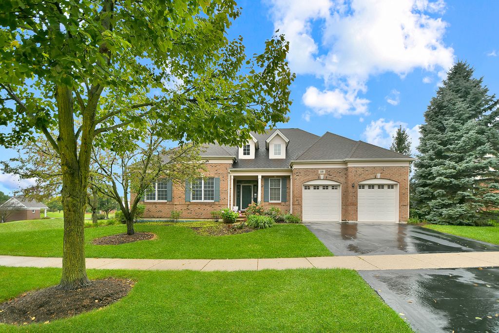 19 EAGLE RIDGE Drive, Hawthorn Woods, IL 60047 — photo 2