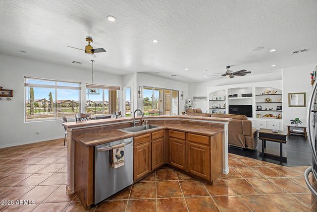364 W STIRRUP Lane, San Tan Valley, AZ 85143