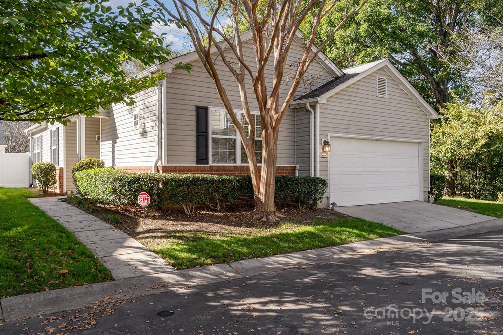 9116 Meadowmont View Drive, Charlotte, NC 28269