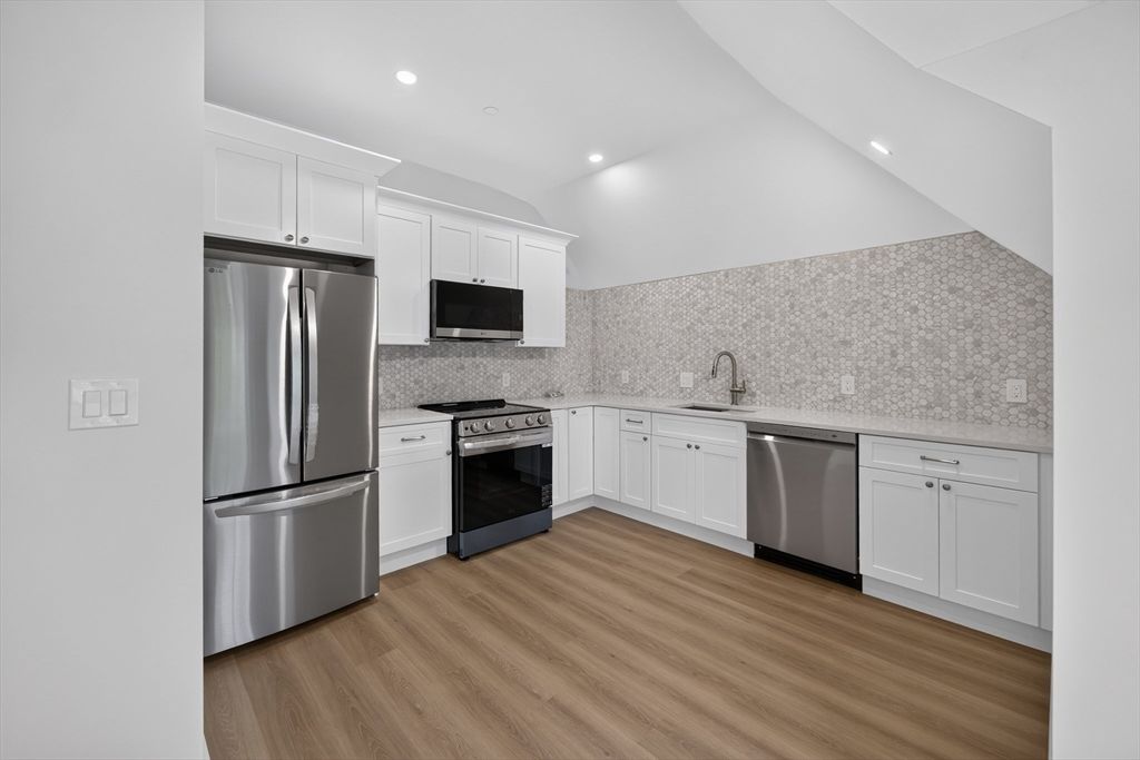 533 Washington Street E, Boston, MA 02124