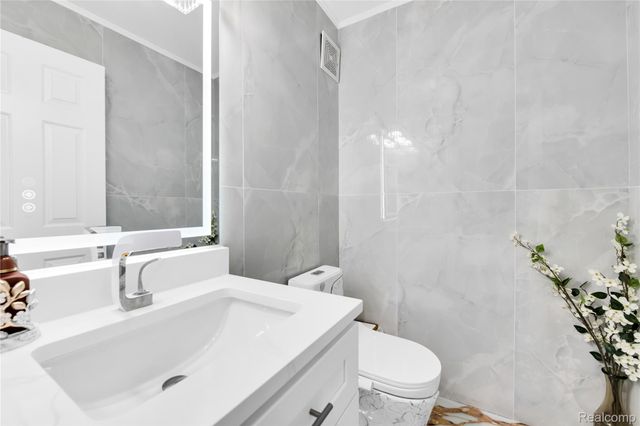 20379 Bannister Drive, Macomb Township, MI 48044