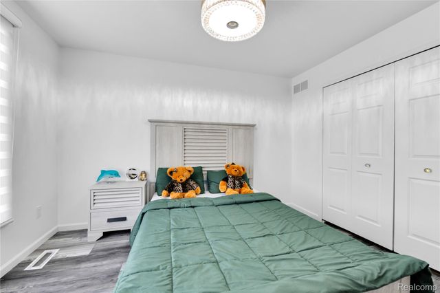 20379 Bannister Drive, Macomb Township, MI 48044