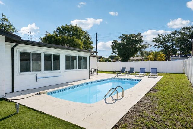 13700 86TH AVENUE, Seminole, FL 33776