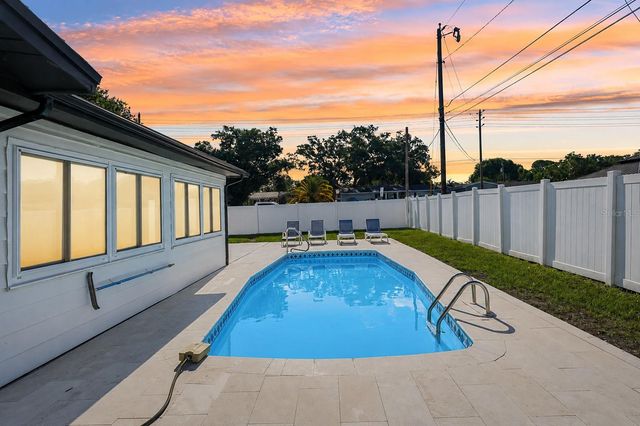 13700 86TH AVENUE, Seminole, FL 33776