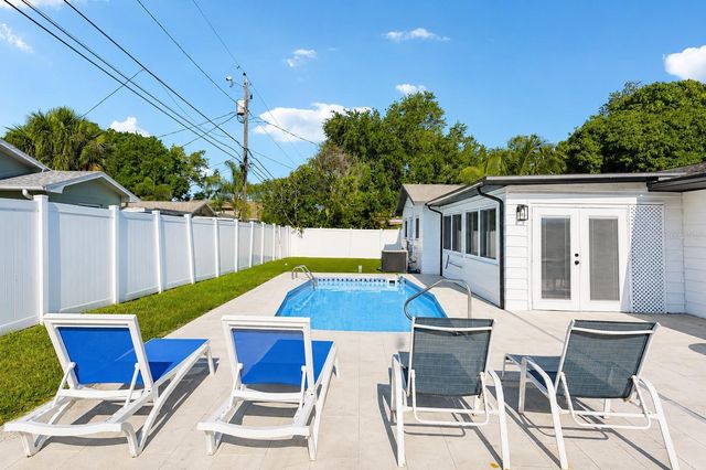 13700 86TH AVENUE, Seminole, FL 33776