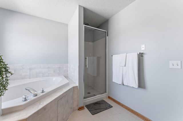 2227 Viola Heights Drive NE, Rochester, MN 55906