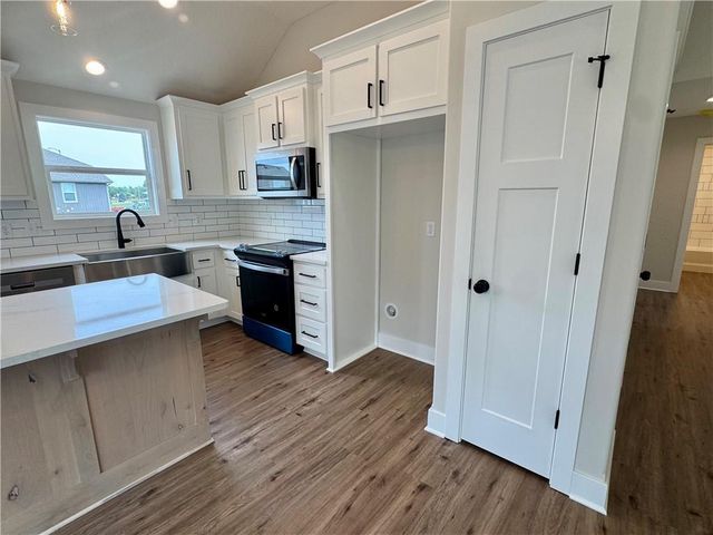 15611 Sheridan Court, Basehor, KS 66007