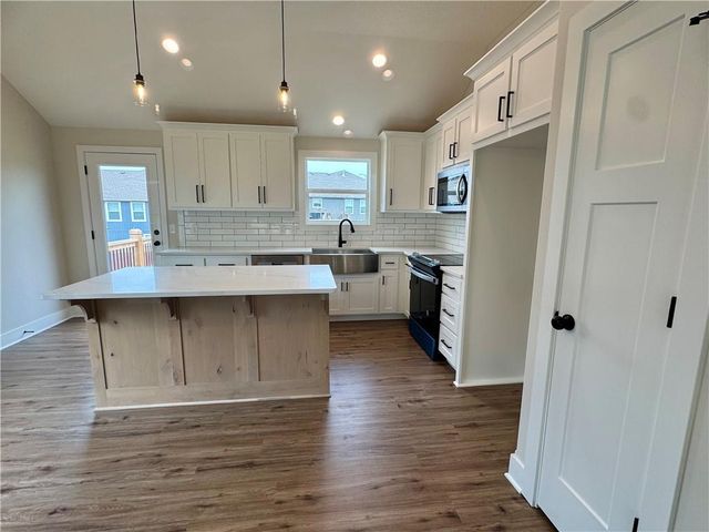 15611 Sheridan Court, Basehor, KS 66007