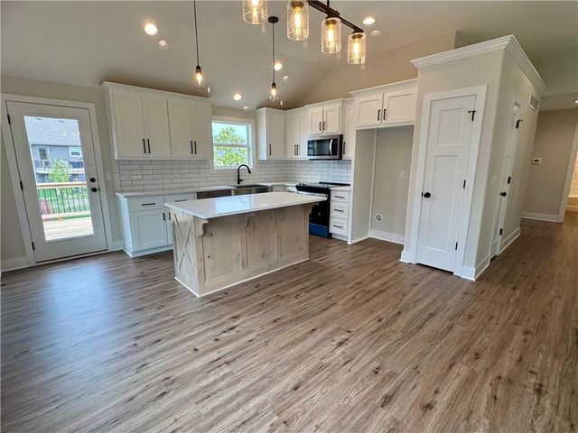 15611 Sheridan Court, Basehor, KS 66007