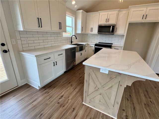 15611 Sheridan Court, Basehor, KS 66007