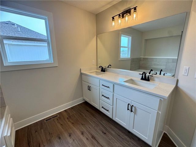 15611 Sheridan Court, Basehor, KS 66007