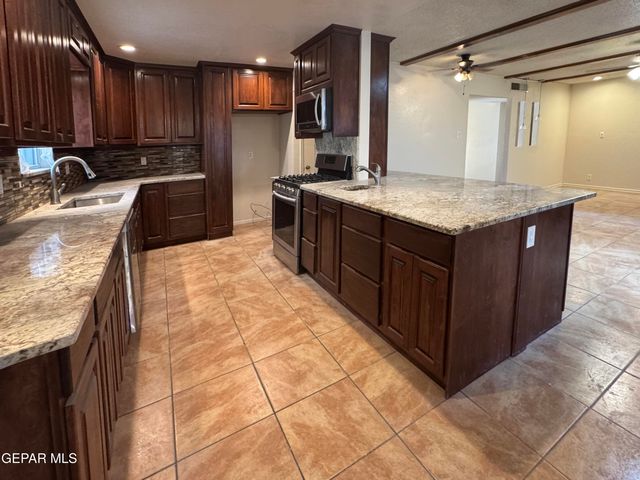 2929 DOUG FORD Drive, El Paso, TX 79935