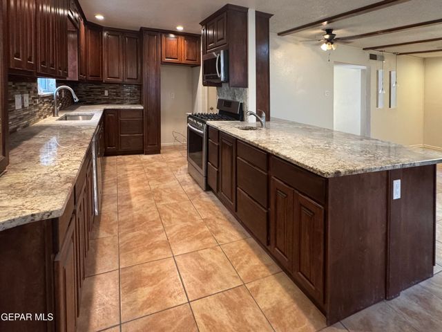 2929 DOUG FORD Drive, El Paso, TX 79935