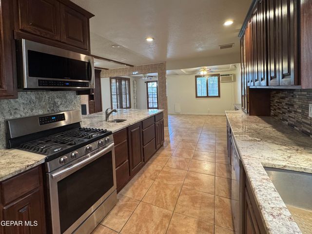 2929 DOUG FORD Drive, El Paso, TX 79935