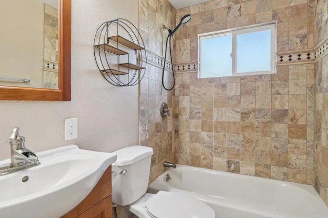 940 Daisy Street, Escondido, CA 92027