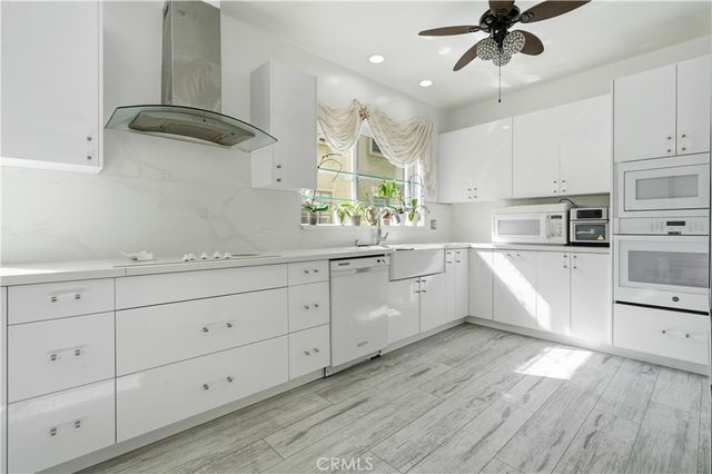 5205 White Oak Avenue 3, Encino, CA 91316