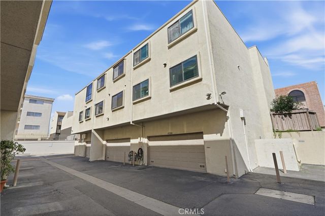 5205 White Oak Avenue 3, Encino, CA 91316