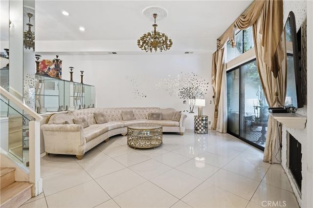 5205 White Oak Avenue 3, Encino, CA 91316