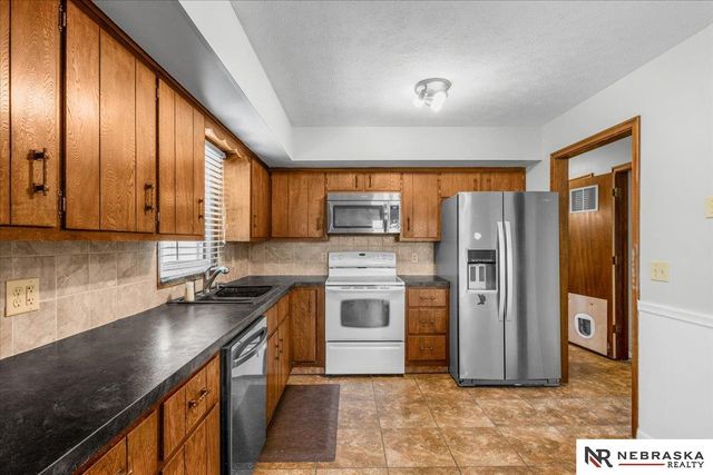 9448 Ames Avenue, Omaha, NE 68134