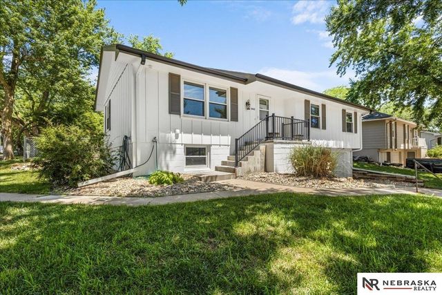 9448 Ames Avenue, Omaha, NE 68134