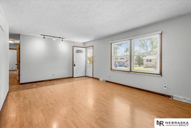 9448 Ames Avenue, Omaha, NE 68134