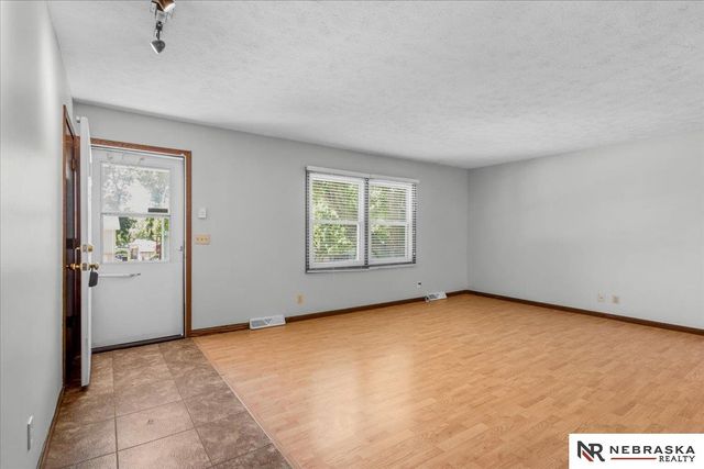 9448 Ames Avenue, Omaha, NE 68134