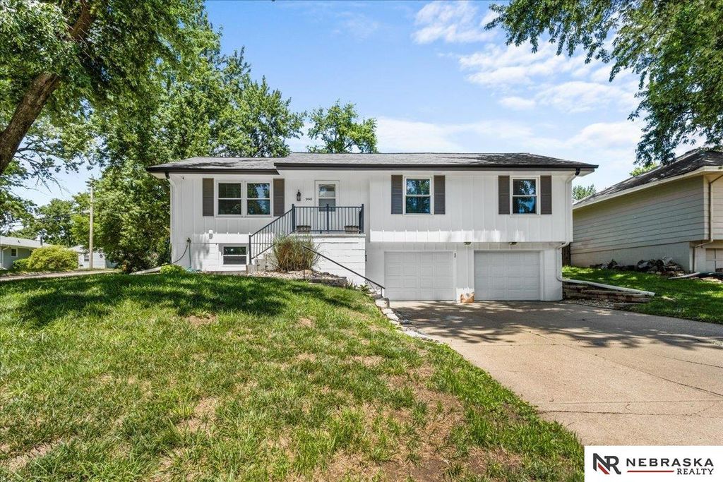 9448 Ames Avenue, Omaha, NE 68134