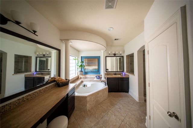 4318 Long Climb Canyon, Humble, TX 77396